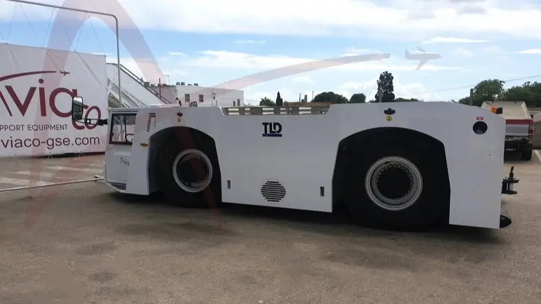 TLD TMX-450 - Xe đầu kéo máy bay: hình 3 TLD TMX-450 - Xe đầu kéo máy bay: hình 3