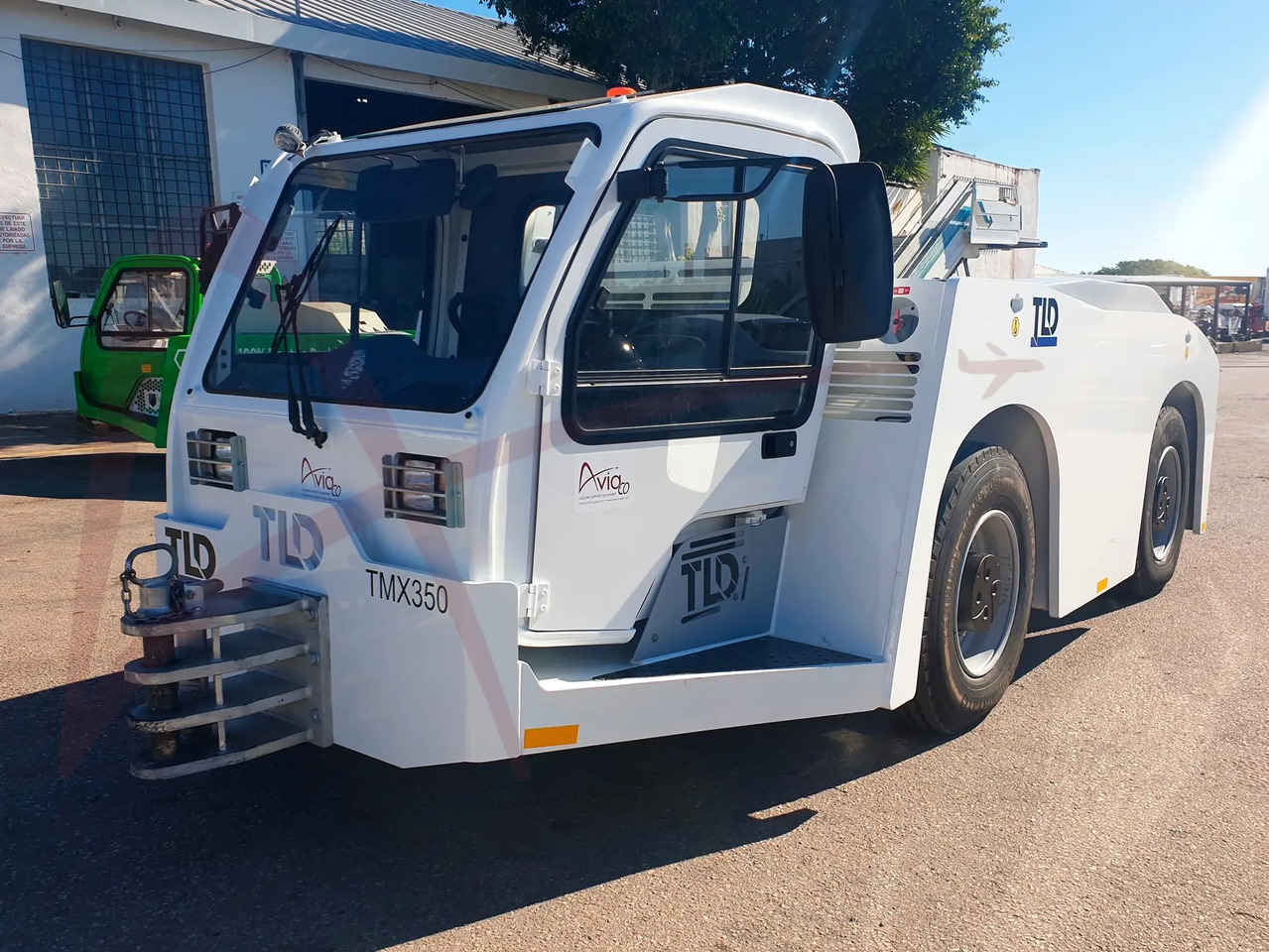 TLD TMX350-28 - Xe đầu kéo máy bay: hình 1 TLD TMX350-28 - Xe đầu kéo máy bay: hình 1
