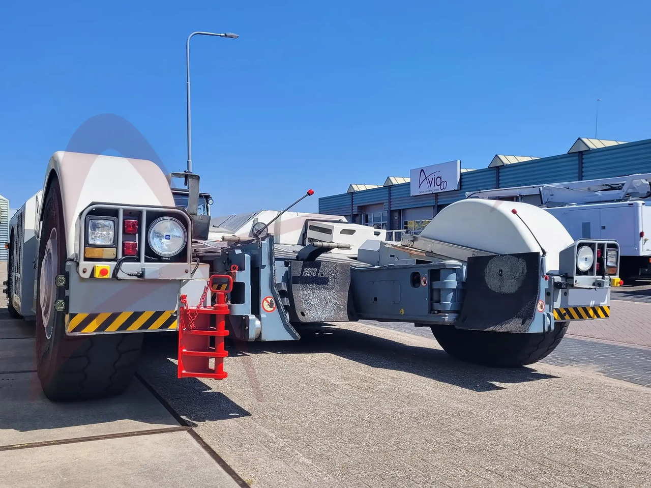 TLD TPX-500-MTS - Xe đầu kéo máy bay: hình 3 TLD TPX-500-MTS - Xe đầu kéo máy bay: hình 3