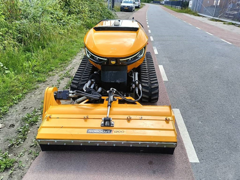 McConnel Robocut RC56 robot remote maaier mower 1200kg - Máy cắt cỏ: hình 3 McConnel Robocut RC56 robot remote maaier mower 1200kg - Máy cắt cỏ: hình 3