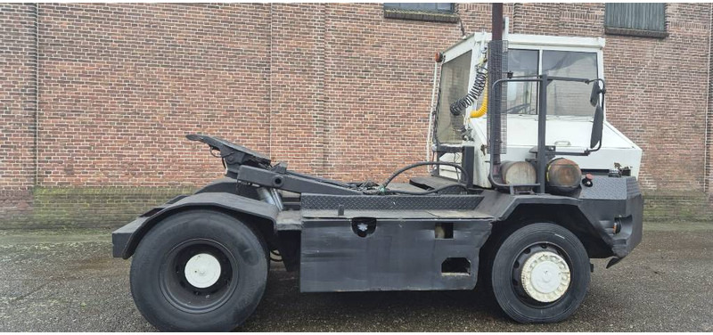 Terberg trt89 4x4 terminal trekker tractor port truck - Máy cày trạm: hình 2 Terberg trt89 4x4 terminal trekker tractor port truck - Máy cày trạm: hình 2