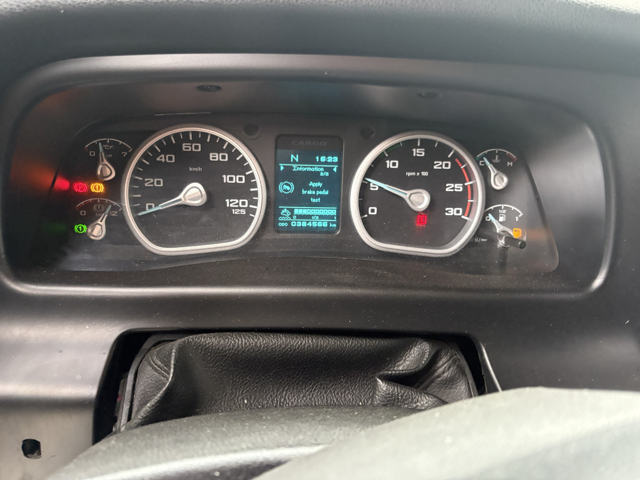 FORD 18.480 EURO6 automatic 4x2 300.000km 2unite - Xe đầu kéo: hình 4 FORD 18.480 EURO6 automatic 4x2 300.000km 2unite - Xe đầu kéo: hình 4