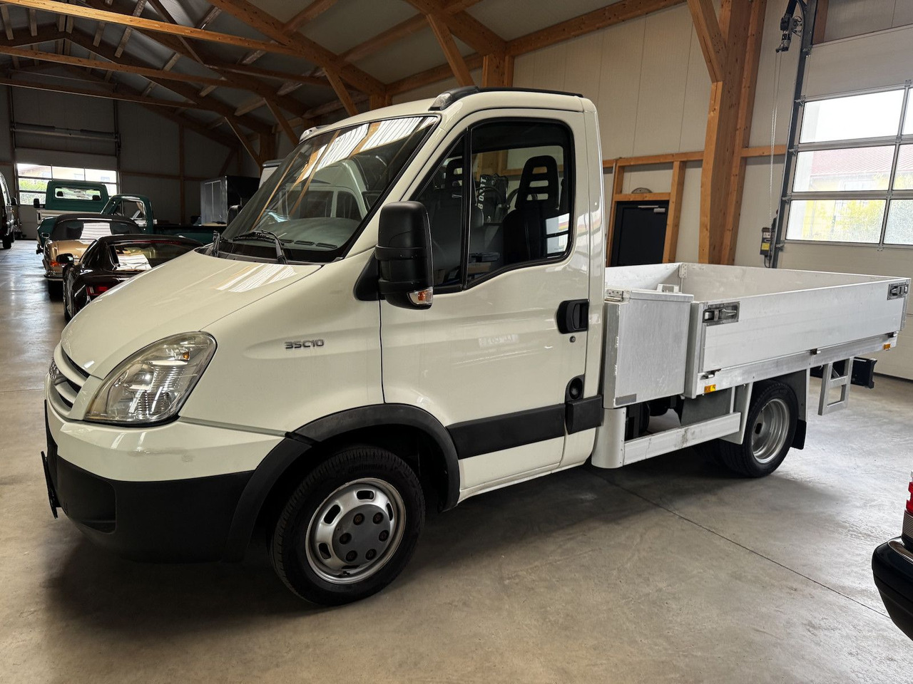 Iveco Daily 35C10 Pritsche HIAB Kran 1. Hand! - Xe tải nhỏ phẳng: hình 2 Iveco Daily 35C10 Pritsche HIAB Kran 1. Hand! - Xe tải nhỏ phẳng: hình 2