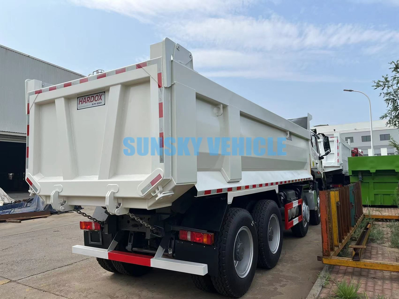 Xe ben để vận chuyển vật liệu cồng kềnh mới HOHAN Brand New 8X4 400HP Dump Truck: hình 8 Xe ben để vận chuyển vật liệu cồng kềnh mới HOHAN Brand New 8X4 400HP Dump Truck: hình 8