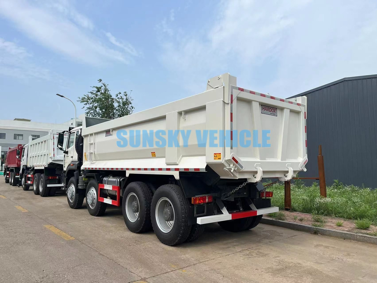 Xe ben để vận chuyển vật liệu cồng kềnh mới HOHAN Brand New 8X4 400HP Dump Truck: hình 6 Xe ben để vận chuyển vật liệu cồng kềnh mới HOHAN Brand New 8X4 400HP Dump Truck: hình 6