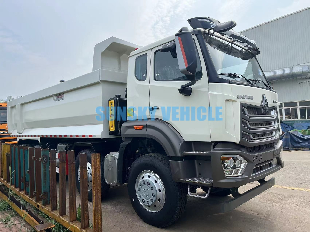 HOWO 8X4 dump truck - Xe ben: hình 2 HOWO 8X4 dump truck - Xe ben: hình 2