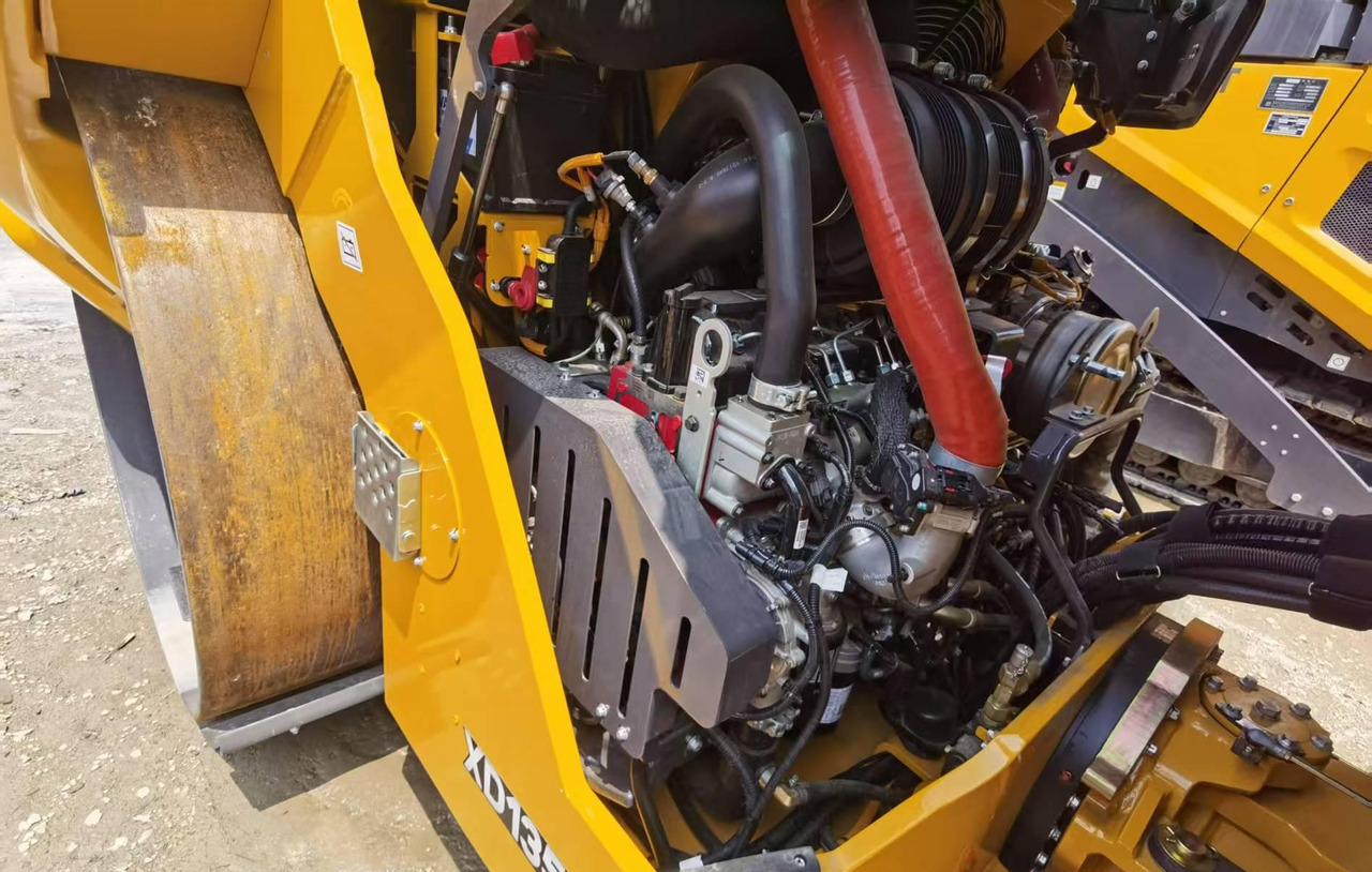 XCMG 13ton used small double drum steel road roller XD135TIV - Máy lăn đường: hình 3 XCMG 13ton used small double drum steel road roller XD135TIV - Máy lăn đường: hình 3