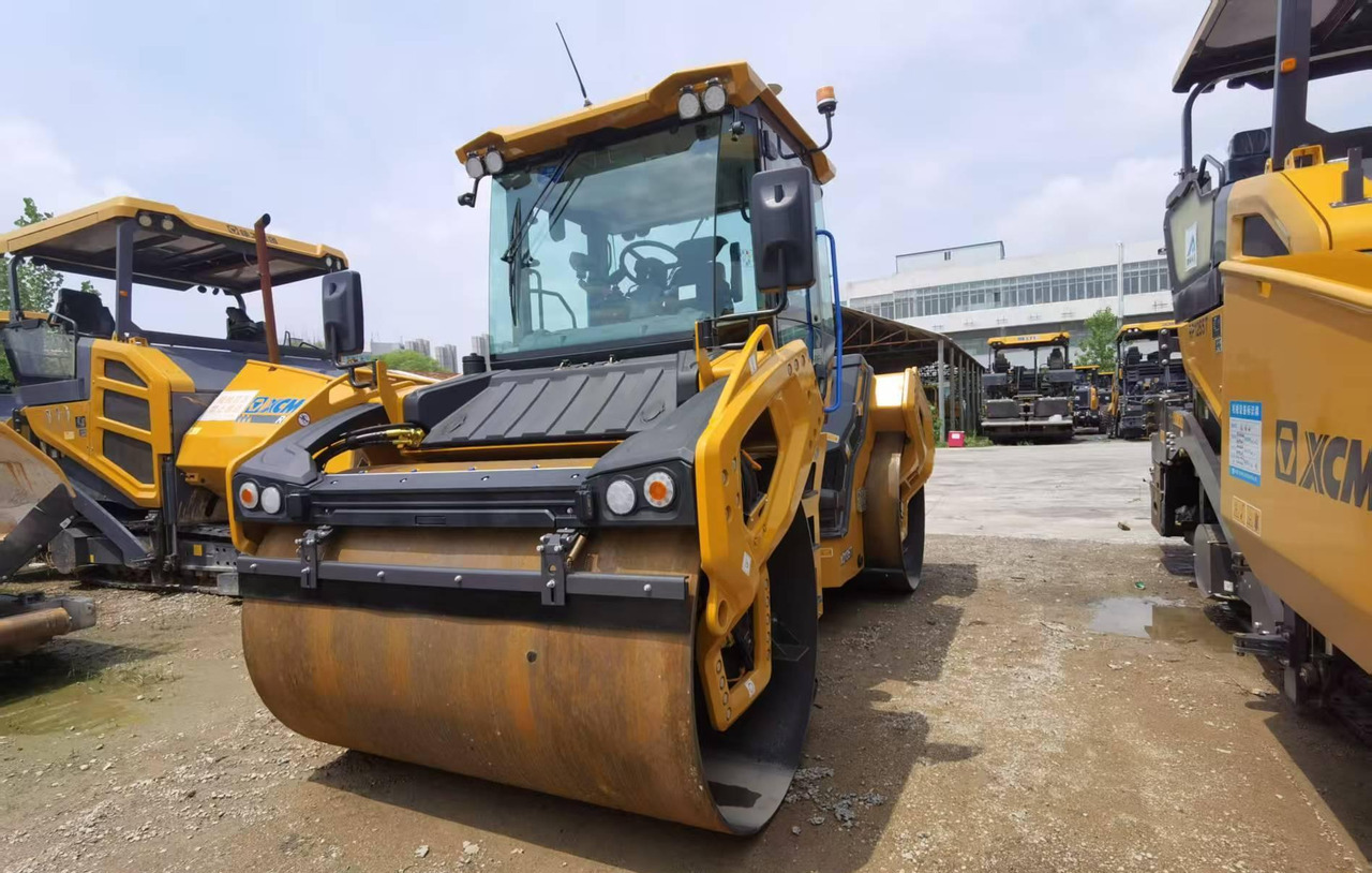XCMG 13ton used small double drum steel road roller XD135TIV - Máy lăn đường: hình 5 XCMG 13ton used small double drum steel road roller XD135TIV - Máy lăn đường: hình 5