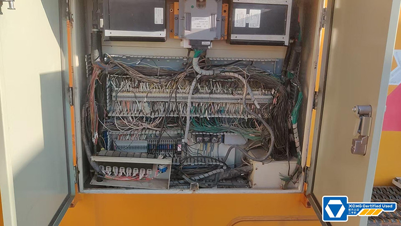 XCMG 500 tons 2016 XGC500 used lift machine crane with crawler for sale - Cần cẩu bánh xích: hình 4 XCMG 500 tons 2016 XGC500 used lift machine crane with crawler for sale - Cần cẩu bánh xích: hình 4