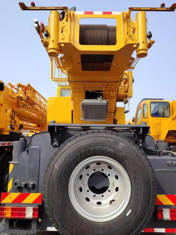 XCMG Factory 180 Ton Used QY180K5C Telescopic Boom Truck Mounted Crane Price List - Cẩu bánh lốp: hình 4 XCMG Factory 180 Ton Used QY180K5C Telescopic Boom Truck Mounted Crane Price List - Cẩu bánh lốp: hình 4