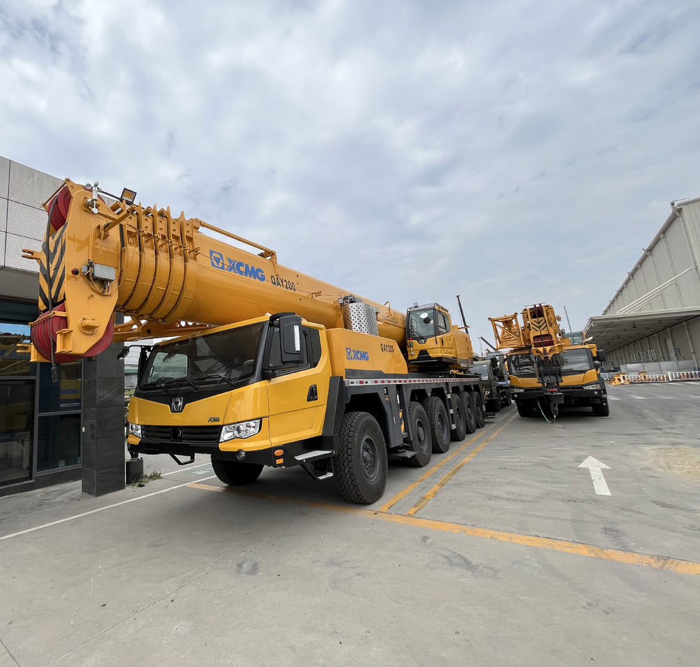XCMG Factory Second Hand Mobile Truck Crane QAY200 200 Ton All Terrain Cranes In Good Condition - Cần cẩu mọi địa hình: hình 3 XCMG Factory Second Hand Mobile Truck Crane QAY200 200 Ton All Terrain Cranes In Good Condition - Cần cẩu mọi địa hình: hình 3