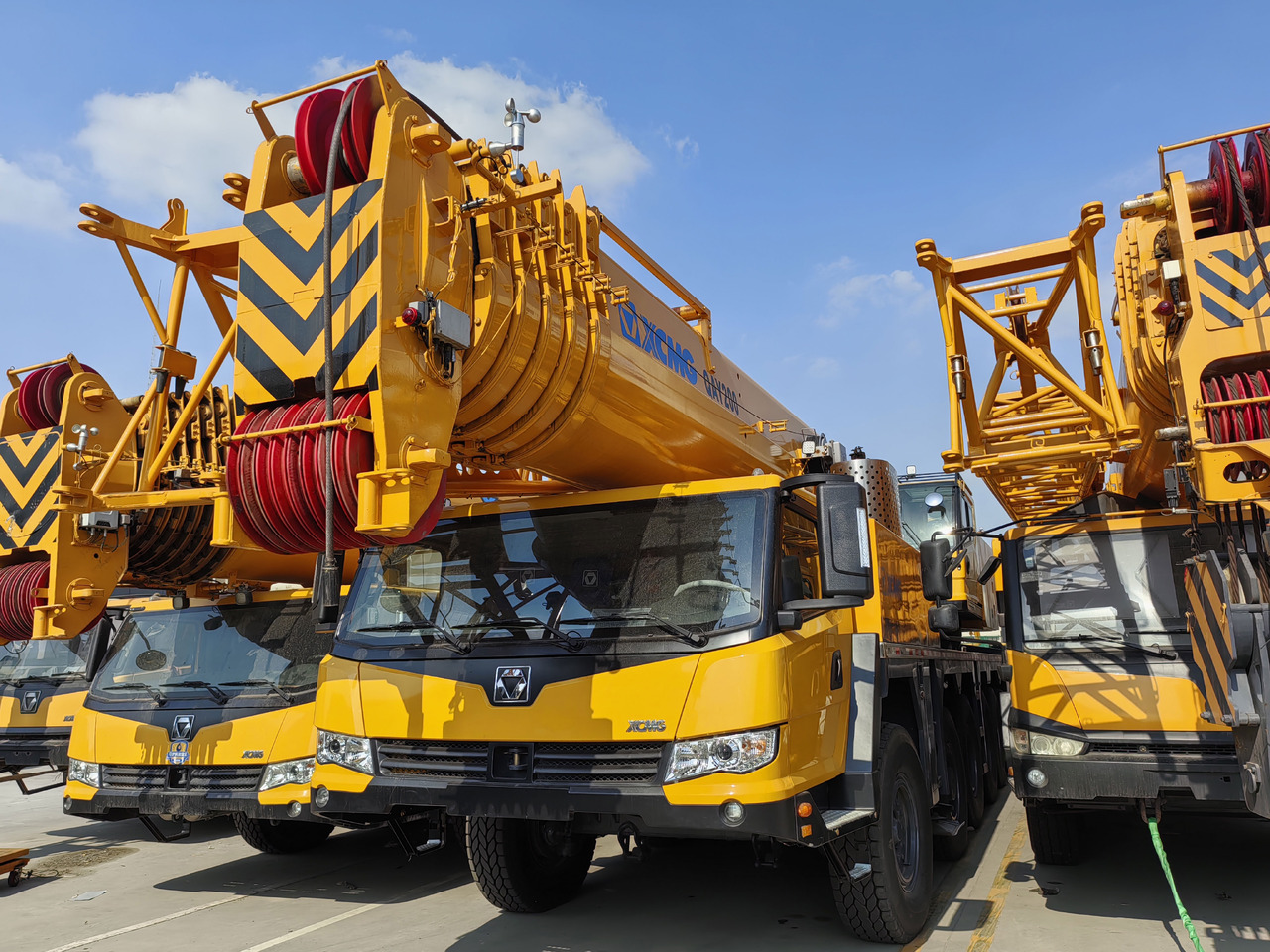 XCMG Factory Second Hand Mobile Truck Crane QAY200 200 Ton All Terrain Cranes In Good Condition - Cần cẩu mọi địa hình: hình 2 XCMG Factory Second Hand Mobile Truck Crane QAY200 200 Ton All Terrain Cranes In Good Condition - Cần cẩu mọi địa hình: hình 2