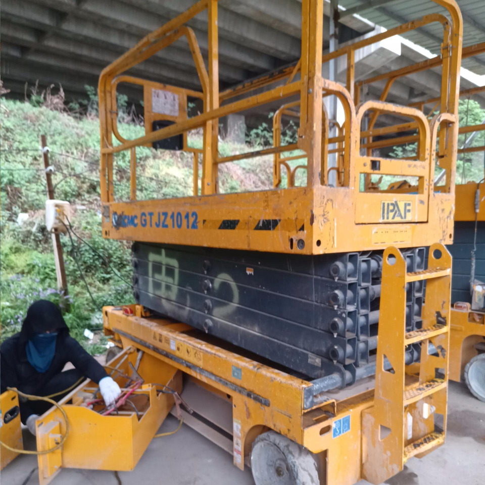 XCMG GTJZ1012 used 10m hydraulic scissor lift in good condition - Máy nâng người hình kéo: hình 5 XCMG GTJZ1012 used 10m hydraulic scissor lift in good condition - Máy nâng người hình kéo: hình 5