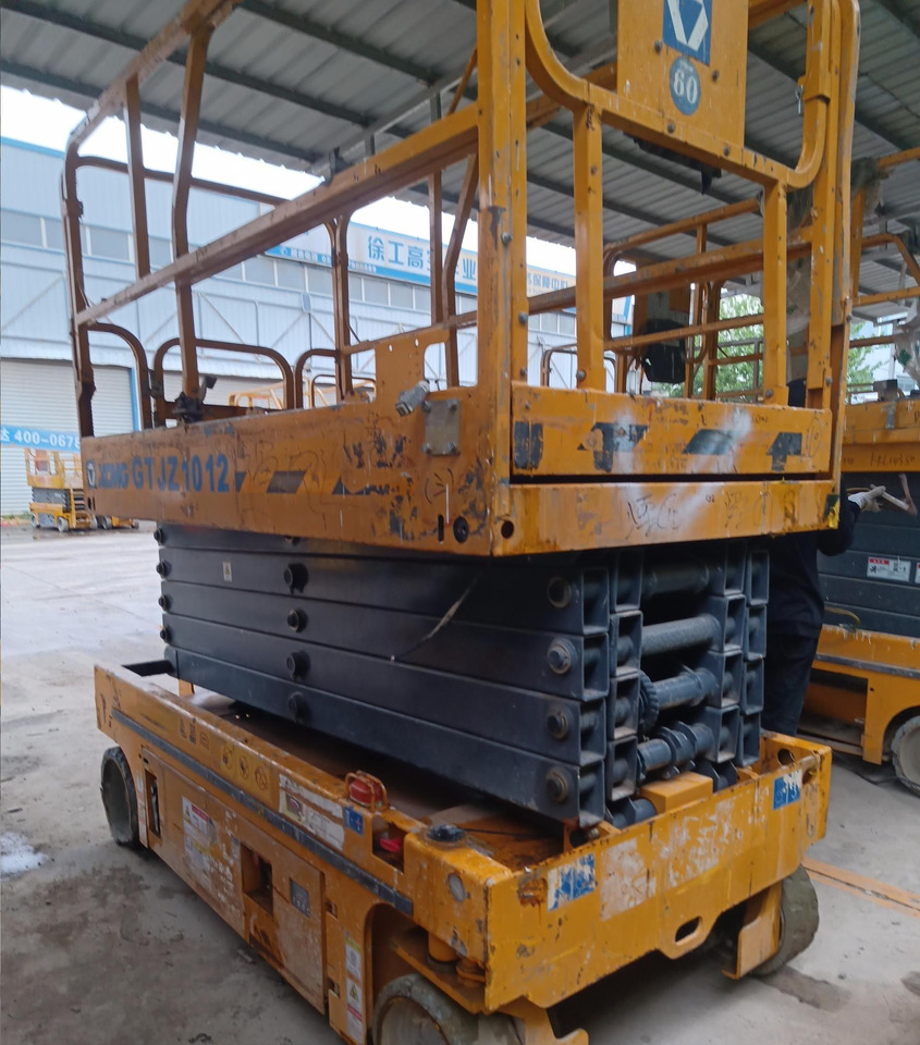 XCMG GTJZ1012 used 10m hydraulic scissor lift in good condition - Máy nâng người hình kéo: hình 4 XCMG GTJZ1012 used 10m hydraulic scissor lift in good condition - Máy nâng người hình kéo: hình 4