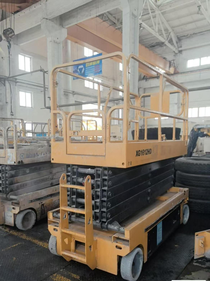 XCMG GTJZ1412 14m diesel used scissor lift portable work platform - Máy nâng người hình kéo: hình 5 XCMG GTJZ1412 14m diesel used scissor lift portable work platform - Máy nâng người hình kéo: hình 5