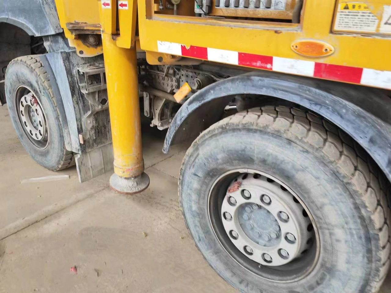 XCMG HB62V Used Swching Concrete Pump Boom Truck in Good Condition - Xe bơm bê tông: hình 5 XCMG HB62V Used Swching Concrete Pump Boom Truck in Good Condition - Xe bơm bê tông: hình 5