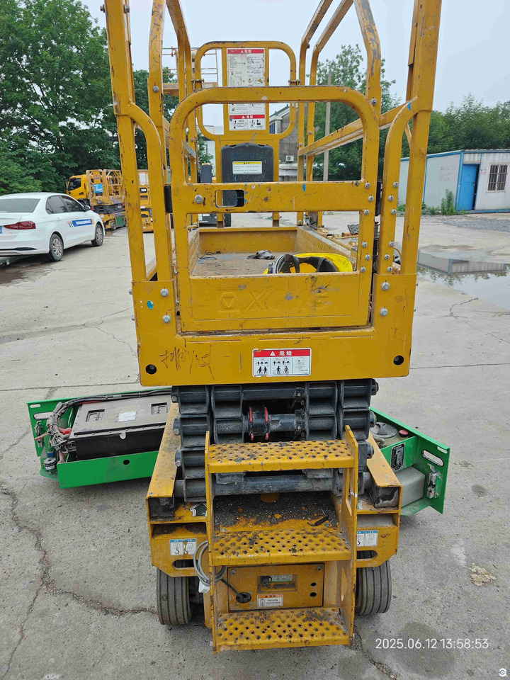 XCMG Lithium battery 8m second hand scissor lift XG0807HD-Li price - Máy nâng người hình kéo: hình 3 XCMG Lithium battery 8m second hand scissor lift XG0807HD-Li price - Máy nâng người hình kéo: hình 3