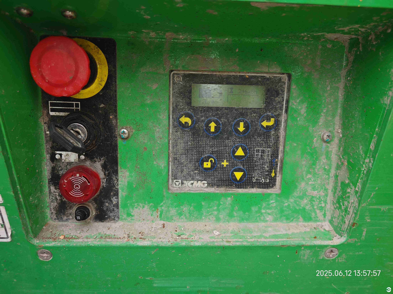 XCMG Lithium battery 8m second hand scissor lift XG0807HD-Li price - Máy nâng người hình kéo: hình 4 XCMG Lithium battery 8m second hand scissor lift XG0807HD-Li price - Máy nâng người hình kéo: hình 4