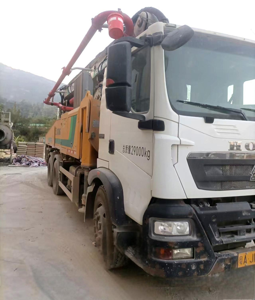 XCMG Manufacturer Concrete Pump Machine HB43V Used 43m HOWO Small Concrete Pumps Truck For Sale - Xe bơm bê tông: hình 3 XCMG Manufacturer Concrete Pump Machine HB43V Used 43m HOWO Small Concrete Pumps Truck For Sale - Xe bơm bê tông: hình 3