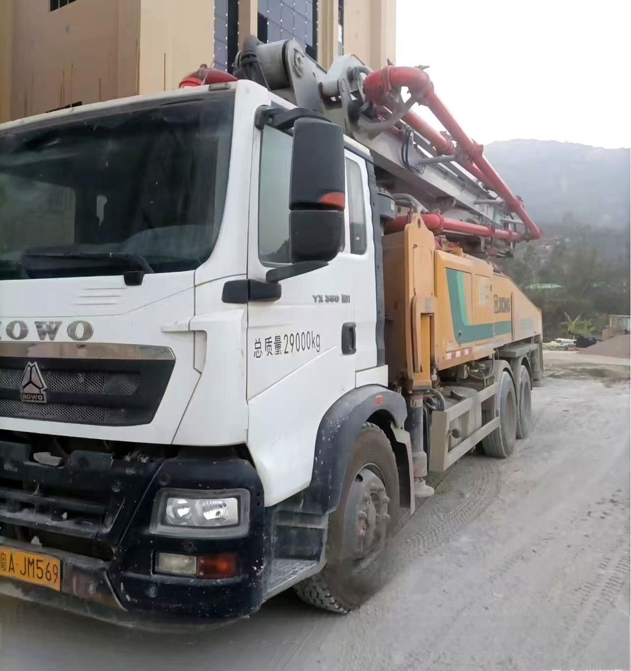 XCMG Manufacturer Concrete Pump Machine HB43V Used 43m HOWO Small Concrete Pumps Truck For Sale - Xe bơm bê tông: hình 2 XCMG Manufacturer Concrete Pump Machine HB43V Used 43m HOWO Small Concrete Pumps Truck For Sale - Xe bơm bê tông: hình 2
