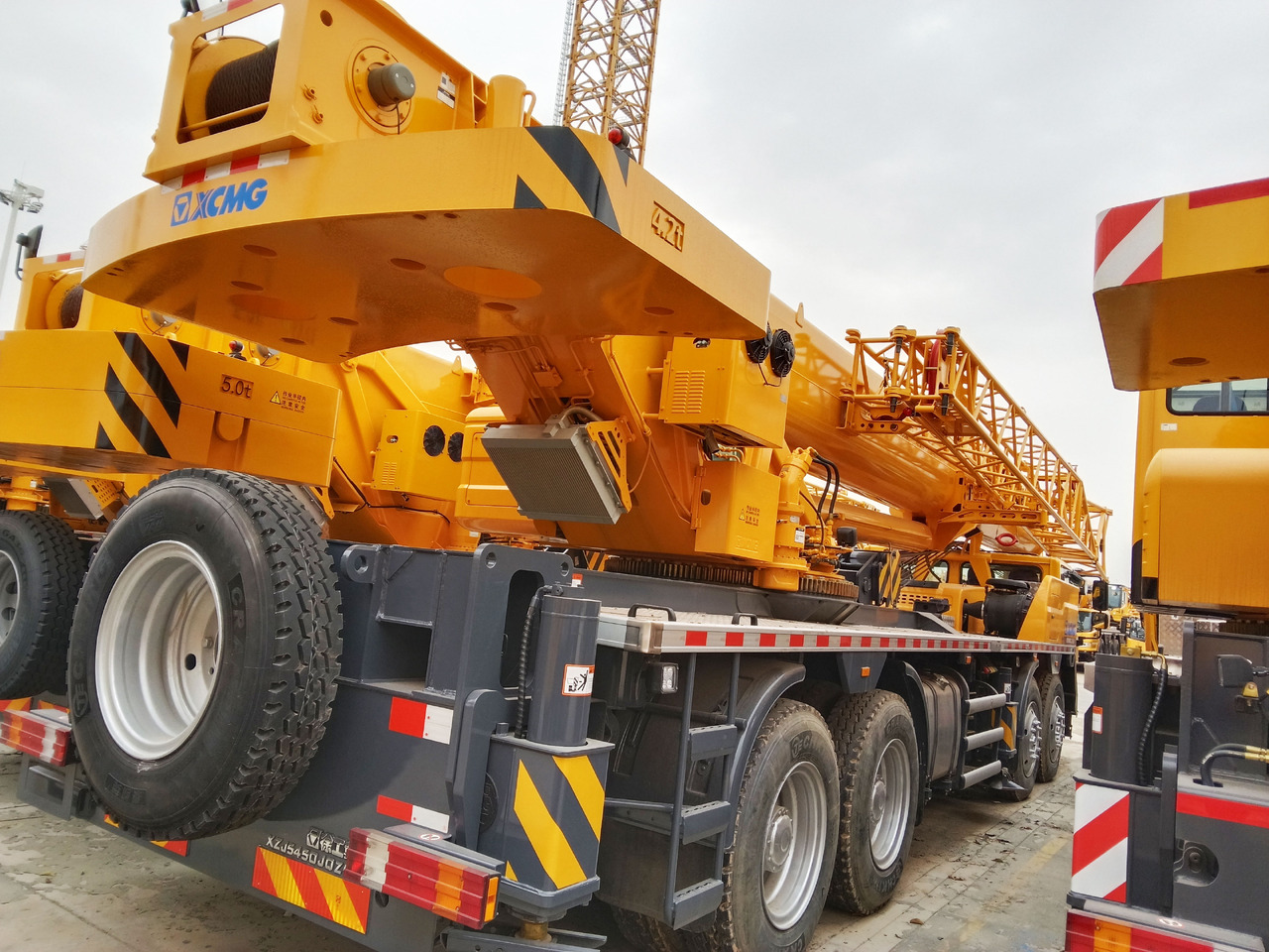 XCMG Manufacturer Second Hand Lorry Truck Crane QY55K5C_2 55 Ton Mobile Hydraulic Crane For Sale - Cẩu bánh lốp: hình 4 XCMG Manufacturer Second Hand Lorry Truck Crane QY55K5C_2 55 Ton Mobile Hydraulic Crane For Sale - Cẩu bánh lốp: hình 4