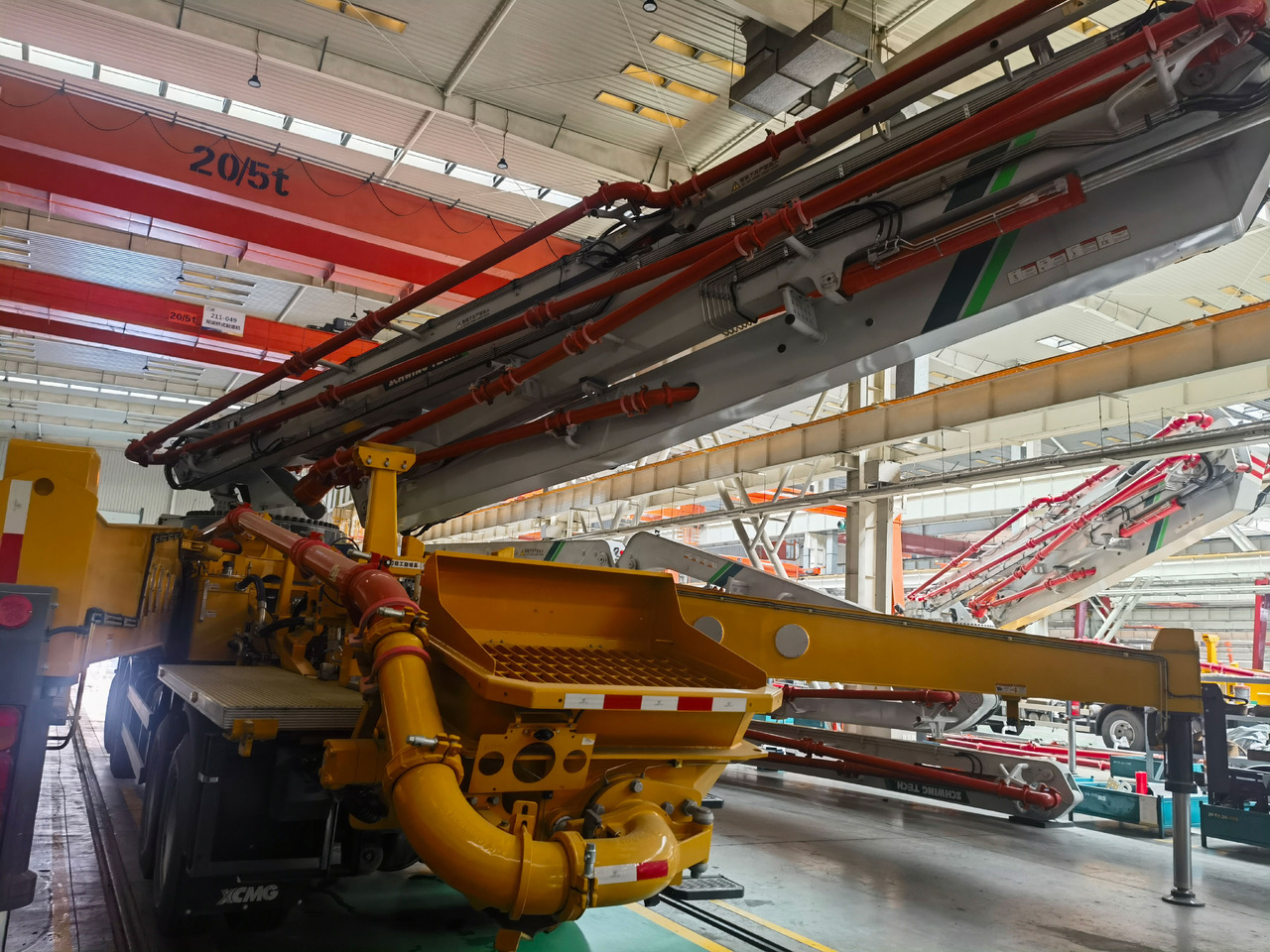 XCMG Official 60m Concrete Pump Machine HB60V Used Concrete Pump Truck For Sale - Xe bơm bê tông: hình 4 XCMG Official 60m Concrete Pump Machine HB60V Used Concrete Pump Truck For Sale - Xe bơm bê tông: hình 4