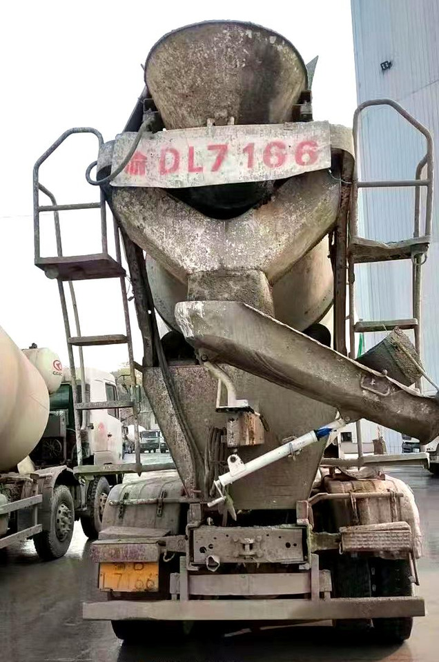 XCMG Official Construction Cement Mixer G4804B 12m³ Used Mobile Concrete Mixer Truck for sale - Bồn trộn bê tông: hình 4 XCMG Official Construction Cement Mixer G4804B 12m³ Used Mobile Concrete Mixer Truck for sale - Bồn trộn bê tông: hình 4