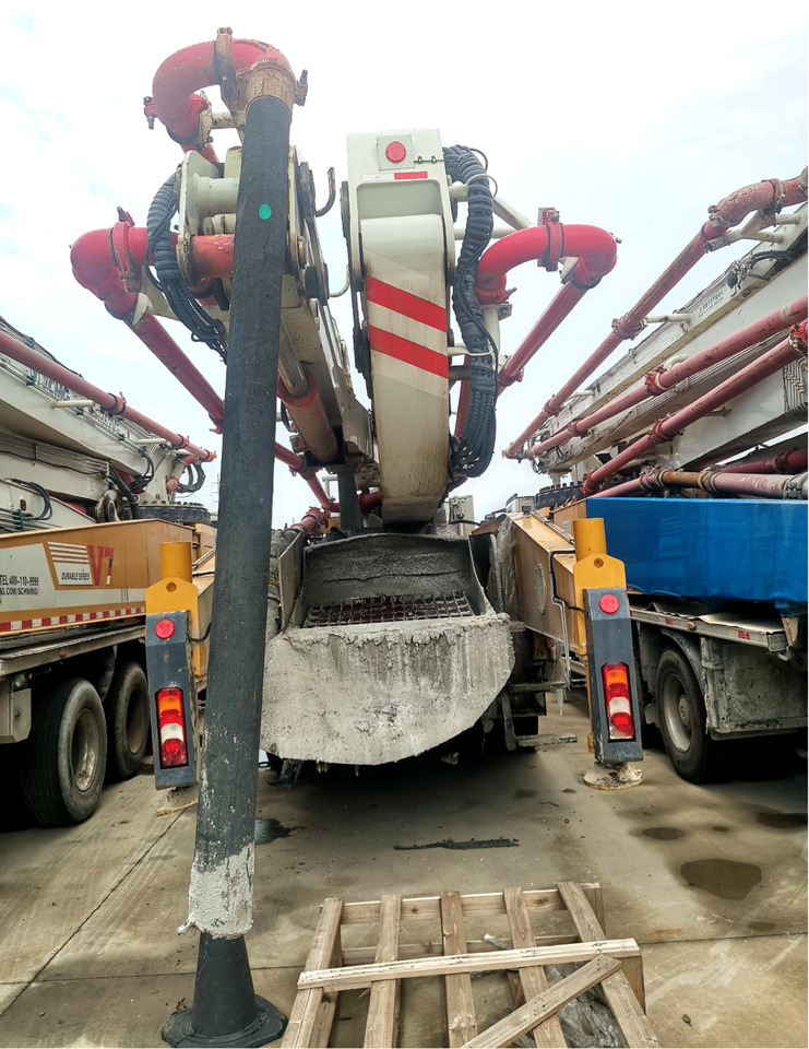 XCMG Official HB52V Used Mobile Concrete Pump 52m Truck Mounted Concrete Pump Price - Xe bơm bê tông: hình 5 XCMG Official HB52V Used Mobile Concrete Pump 52m Truck Mounted Concrete Pump Price - Xe bơm bê tông: hình 5