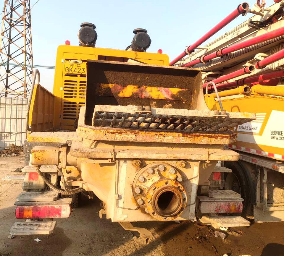 XCMG Official HBC10050V Second Hand Truck Mounted Line Concrete Pump With High Quality - Thiết bị bê tông: hình 4 XCMG Official HBC10050V Second Hand Truck Mounted Line Concrete Pump With High Quality - Thiết bị bê tông: hình 4