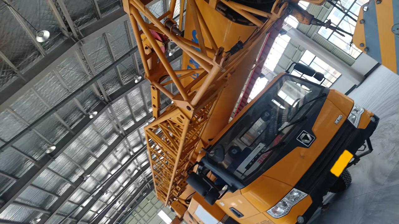 XCMG Official Second Hand 70 Ton Mobile Crane QY70K5D_1 Truck Mounted Crane - Cẩu bánh lốp: hình 4 XCMG Official Second Hand 70 Ton Mobile Crane QY70K5D_1 Truck Mounted Crane - Cẩu bánh lốp: hình 4