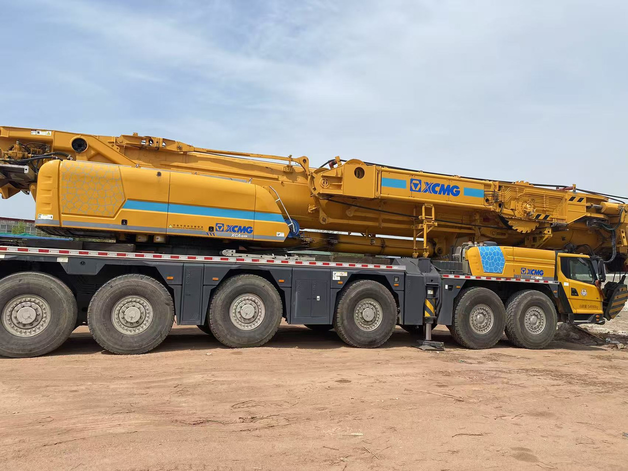 XCMG Official Used All Terrain Crane XCA300-1 300 Ton Mobile Crane Price - Cần cẩu mọi địa hình: hình 4 XCMG Official Used All Terrain Crane XCA300-1 300 Ton Mobile Crane Price - Cần cẩu mọi địa hình: hình 4