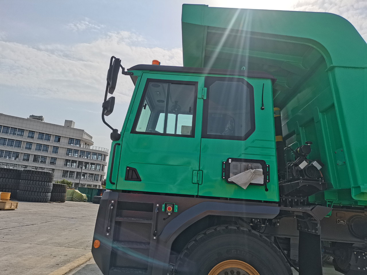 XCMG Official Used Dump Trucks 6x4 XDR80TE 72 Ton China Tipper Trucks For Sale - Xe ben đổ: hình 4 XCMG Official Used Dump Trucks 6x4 XDR80TE 72 Ton China Tipper Trucks For Sale - Xe ben đổ: hình 4