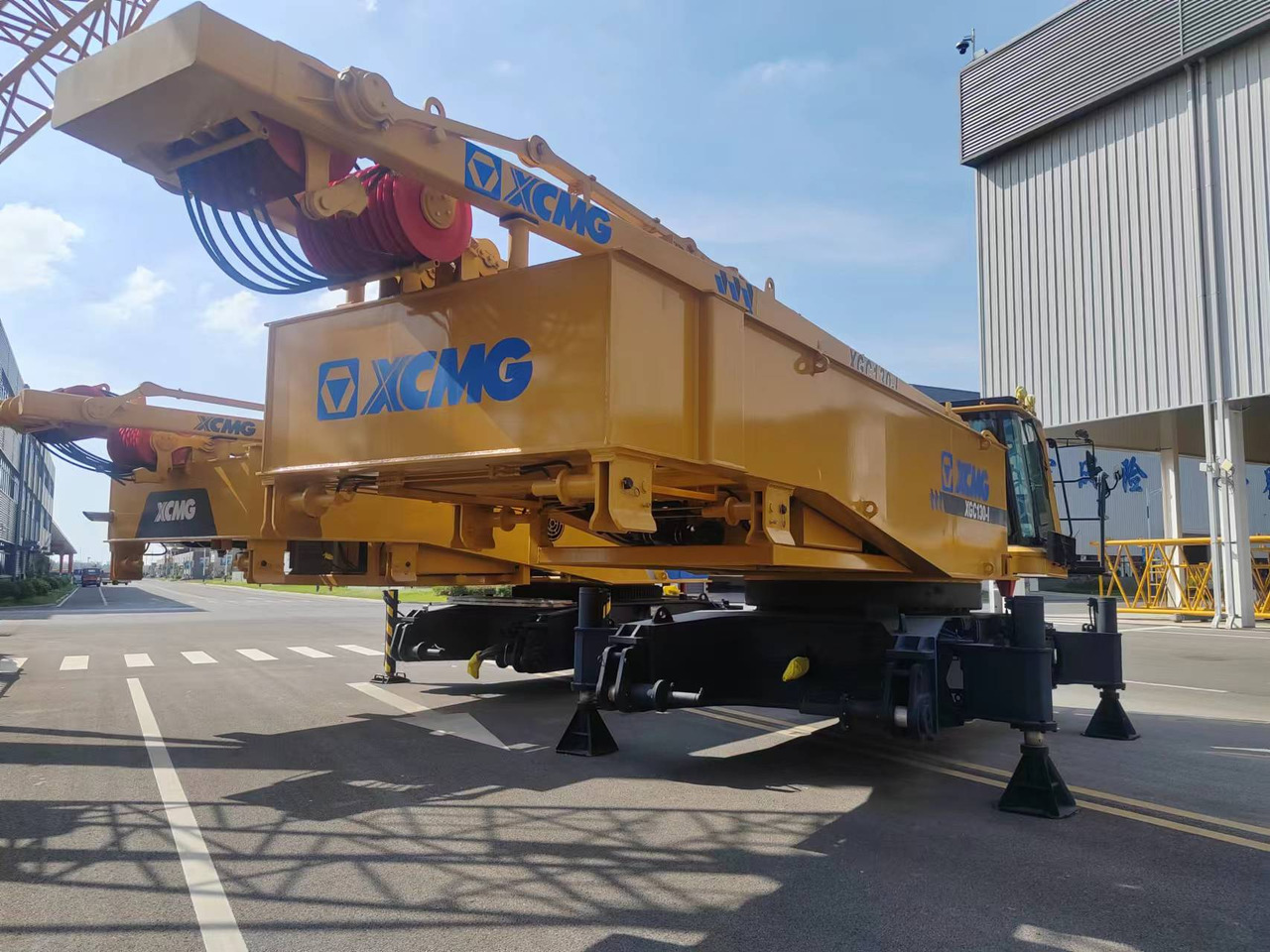 XCMG Official Used Mobile Crawler Crane XGC130-I 130 Ton Hydraulic Diesel Crane Hot Sale - Cần cẩu bánh xích: hình 4 XCMG Official Used Mobile Crawler Crane XGC130-I 130 Ton Hydraulic Diesel Crane Hot Sale - Cần cẩu bánh xích: hình 4