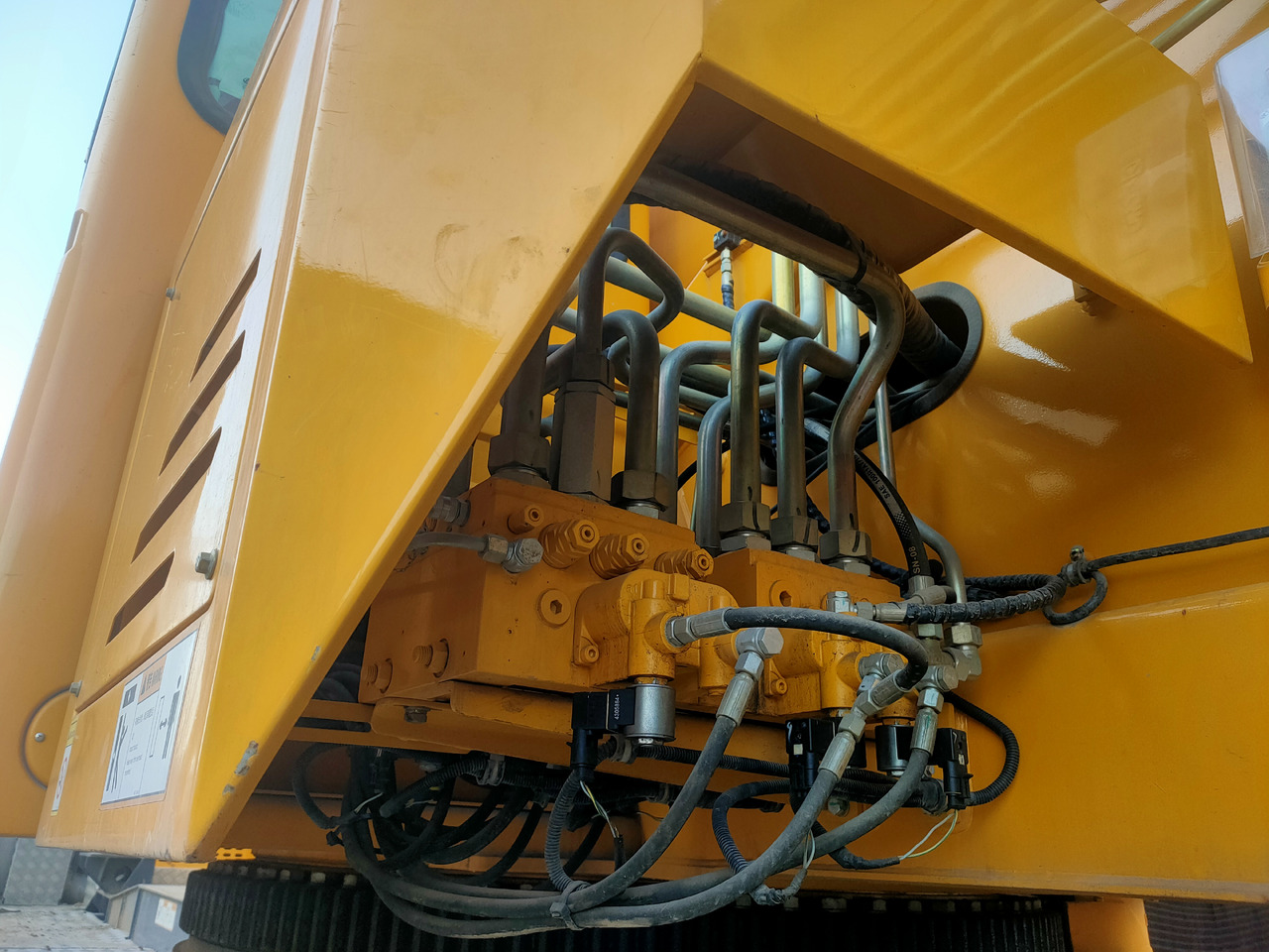 XCMG Official Used Mobile Truck Crane QY80K5D 85 Ton Mobile Hydraulic Crane Price - Cẩu bánh lốp: hình 5 XCMG Official Used Mobile Truck Crane QY80K5D 85 Ton Mobile Hydraulic Crane Price - Cẩu bánh lốp: hình 5