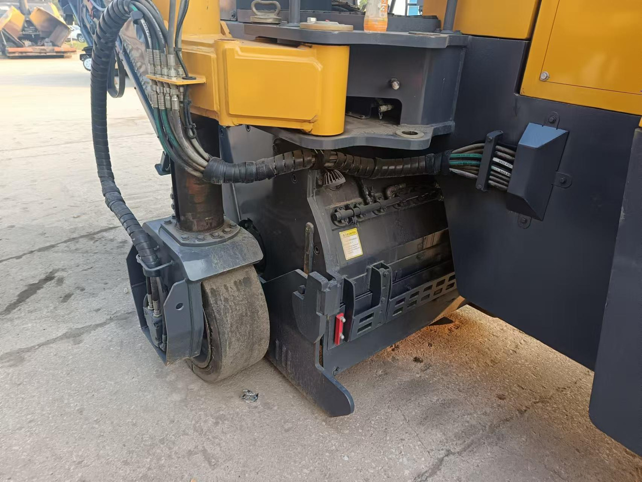 XCMG Official Used Road Asphalt Milling Machine XM1005K Asphalt Cold Planer Machine Price For Sale - Máy bào lạnh: hình 5 XCMG Official Used Road Asphalt Milling Machine XM1005K Asphalt Cold Planer Machine Price For Sale - Máy bào lạnh: hình 5