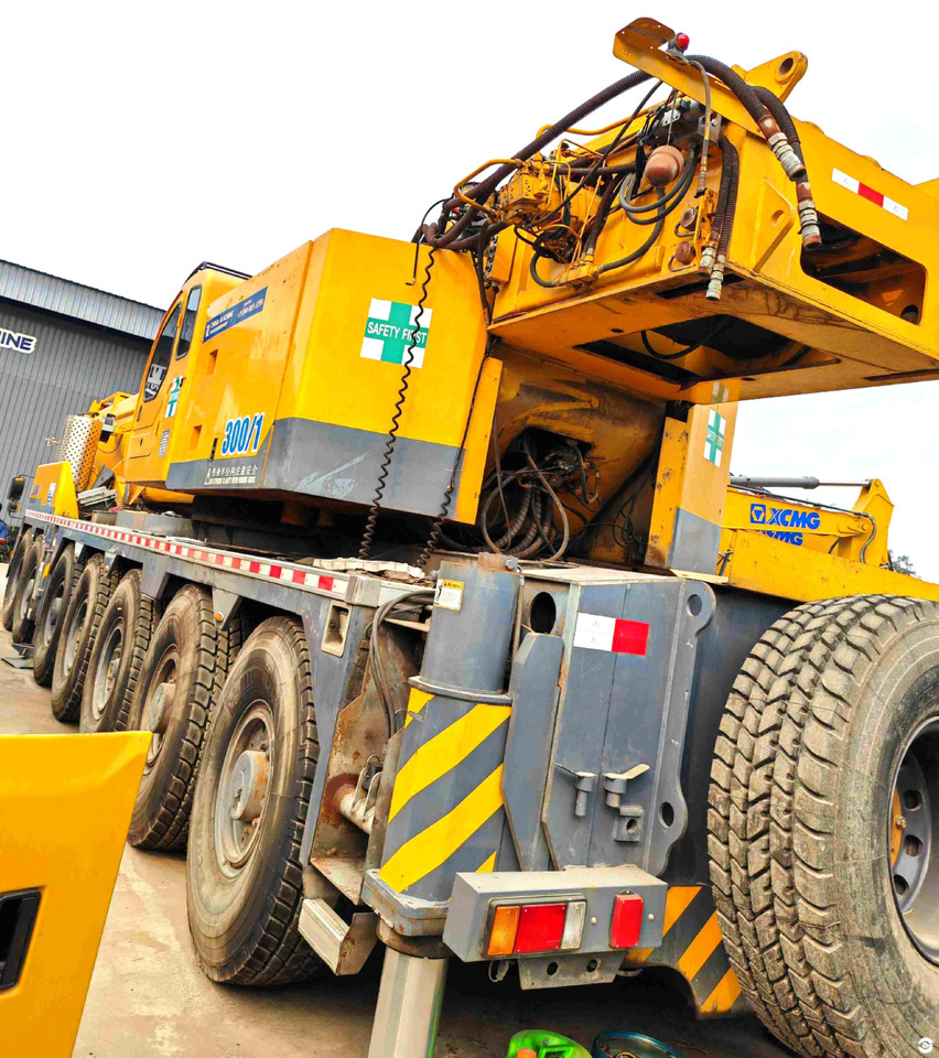 XCMG QAY300 300ton all terrain crane truck price - Cần cẩu mọi địa hình: hình 4 XCMG QAY300 300ton all terrain crane truck price - Cần cẩu mọi địa hình: hình 4