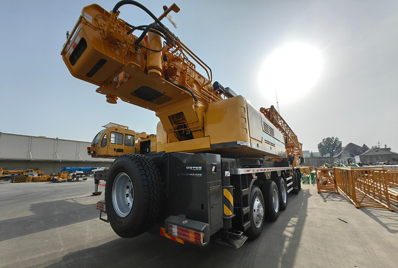 XCMG QY130K8C 130ton used crane boom truck for sale - Cẩu bánh lốp: hình 5 XCMG QY130K8C 130ton used crane boom truck for sale - Cẩu bánh lốp: hình 5