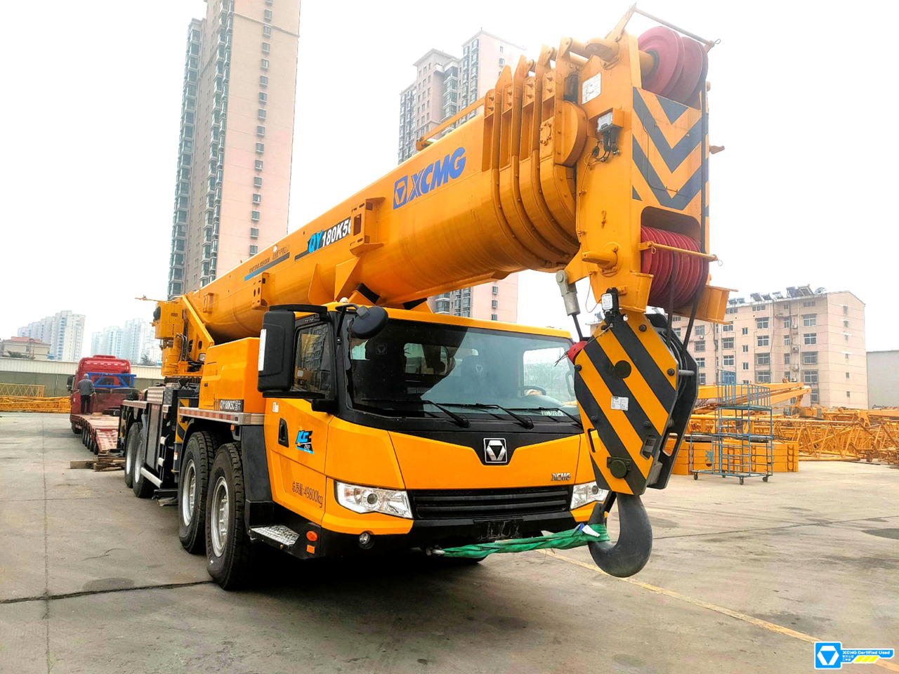 XCMG QY180K5C mobile diesel lift crane price - Cẩu bánh lốp: hình 2 XCMG QY180K5C mobile diesel lift crane price - Cẩu bánh lốp: hình 2