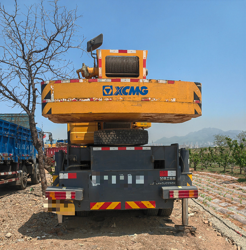 XCMG QY50KC hot sale used 50ton hydraulic crane truck price - Cẩu bánh lốp: hình 4 XCMG QY50KC hot sale used 50ton hydraulic crane truck price - Cẩu bánh lốp: hình 4