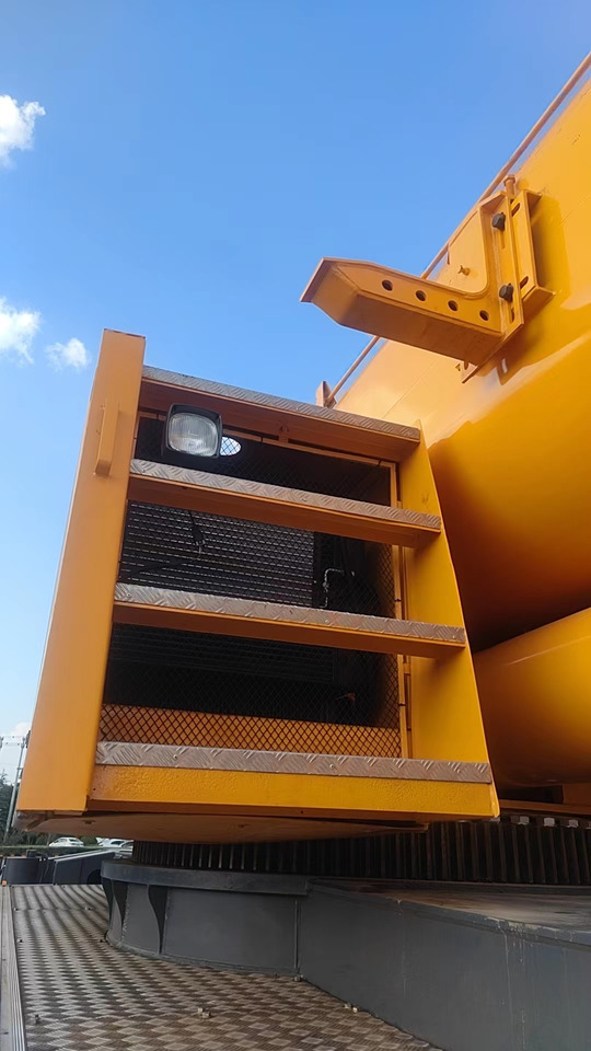 XCMG Truck crane Second Hand mobile hydraulic crane QAY160 Used - Cẩu bánh lốp: hình 3 XCMG Truck crane Second Hand mobile hydraulic crane QAY160 Used - Cẩu bánh lốp: hình 3