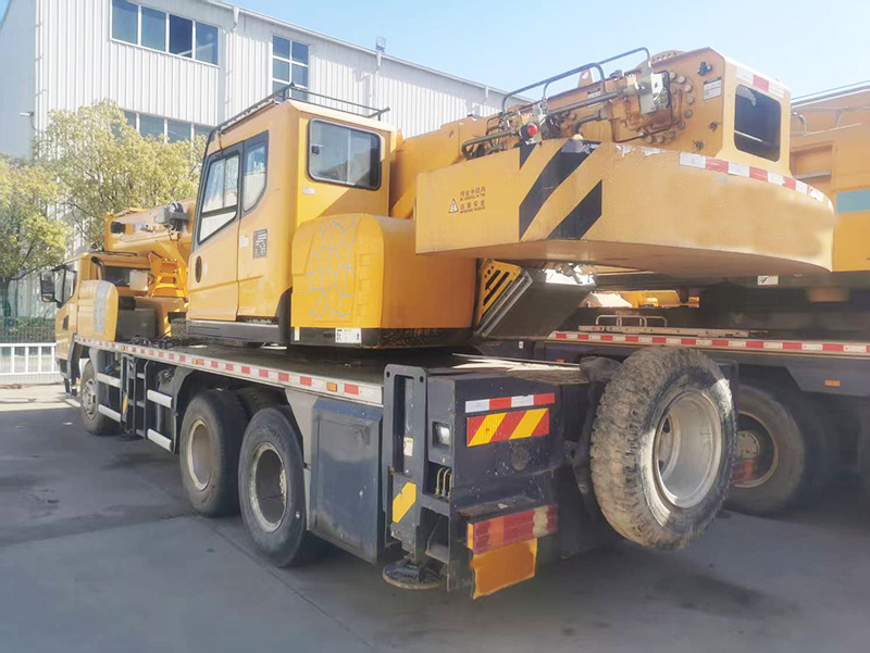 XCMG XCT20L5 20ton mobile crane truck for sale - Cẩu bánh lốp: hình 4 XCMG XCT20L5 20ton mobile crane truck for sale - Cẩu bánh lốp: hình 4
