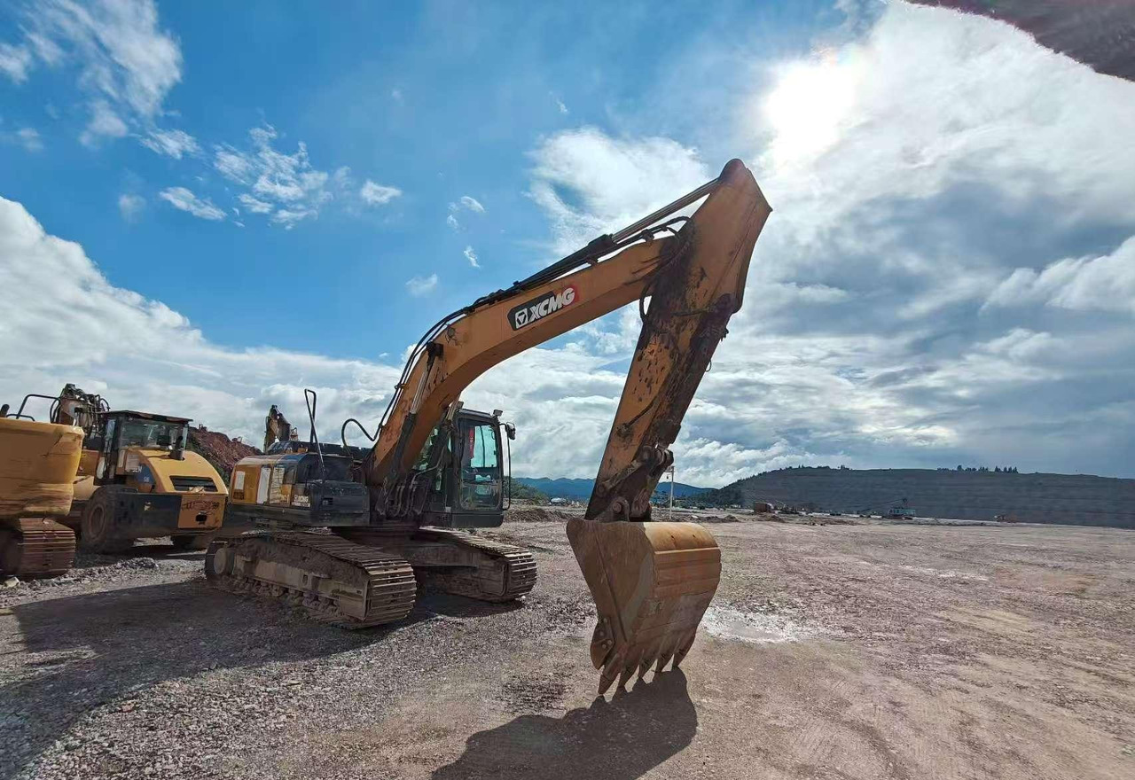XCMG XE215DA hot sale used excavator hydraulic 21ton price - Máy xúc bánh xích: hình 3 XCMG XE215DA hot sale used excavator hydraulic 21ton price - Máy xúc bánh xích: hình 3