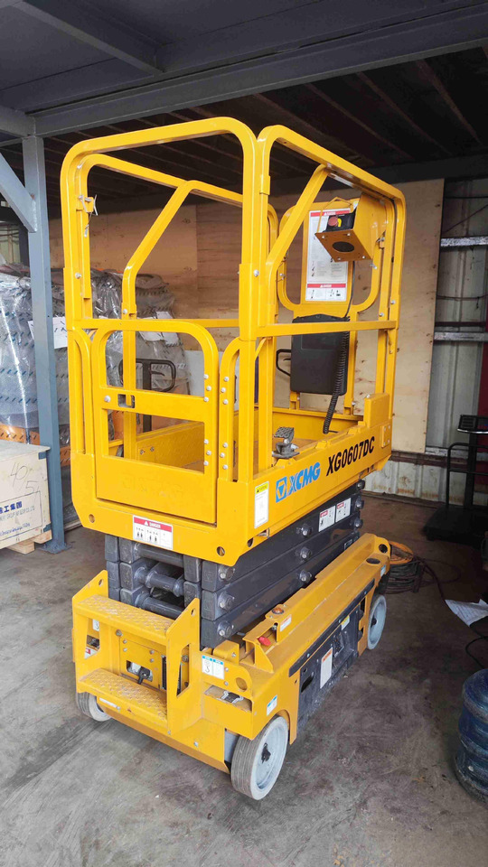 XCMG XG0607DC 6m diesel wheeled scissor lift for sale - Máy nâng người hình kéo: hình 4 XCMG XG0607DC 6m diesel wheeled scissor lift for sale - Máy nâng người hình kéo: hình 4