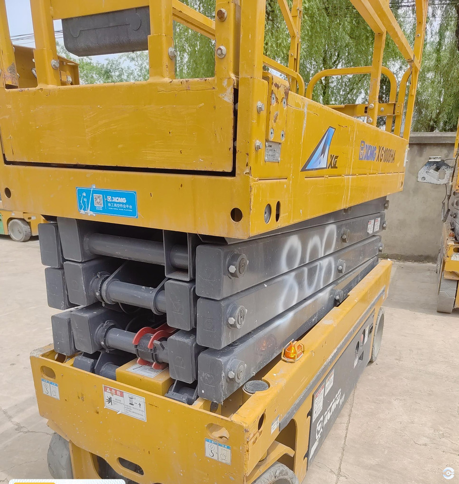 XCMG XG1008HA 10m used lifting machine platform scissor lift - Máy nâng người hình kéo: hình 4 XCMG XG1008HA 10m used lifting machine platform scissor lift - Máy nâng người hình kéo: hình 4