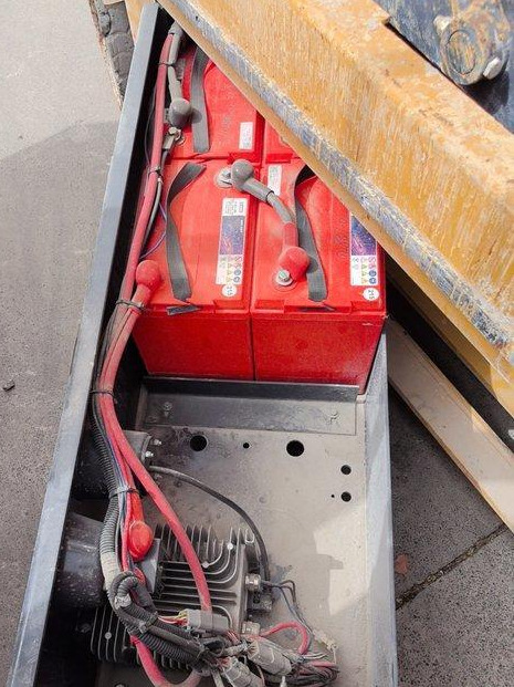 XCMG XG1008HA 10m used lifting machine platform scissor lift - Máy nâng người hình kéo: hình 3 XCMG XG1008HA 10m used lifting machine platform scissor lift - Máy nâng người hình kéo: hình 3