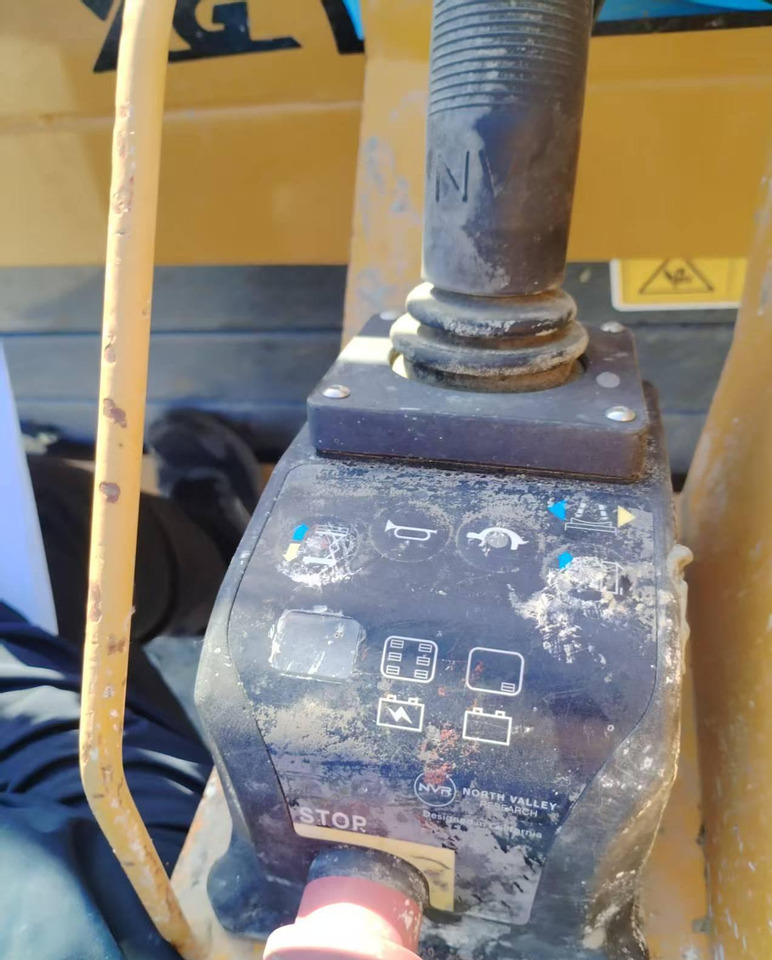 XCMG XG1008HA-Li 10m used Lithium battery scissor aerial work platform - Máy nâng người hình kéo: hình 5 XCMG XG1008HA-Li 10m used Lithium battery scissor aerial work platform - Máy nâng người hình kéo: hình 5