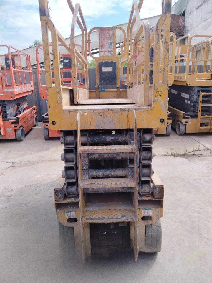 XCMG XG1008HA-Li 10m used Lithium battery scissor aerial work platform - Máy nâng người hình kéo: hình 2 XCMG XG1008HA-Li 10m used Lithium battery scissor aerial work platform - Máy nâng người hình kéo: hình 2