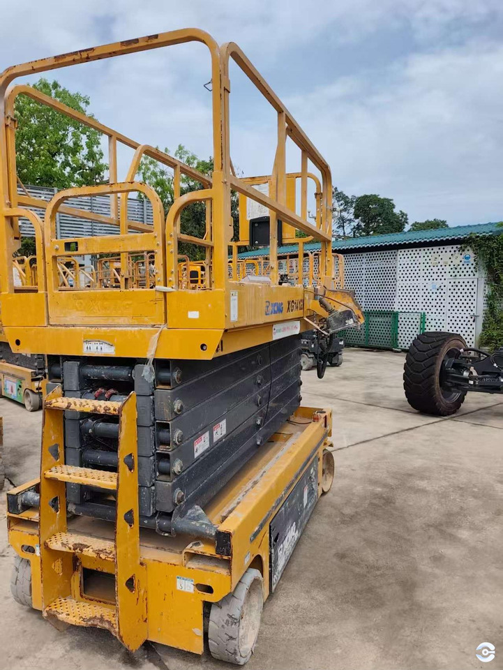 XCMG XG1412HA-Li battery electric mobile scissor lift 14m price - Máy nâng người hình kéo: hình 5 XCMG XG1412HA-Li battery electric mobile scissor lift 14m price - Máy nâng người hình kéo: hình 5