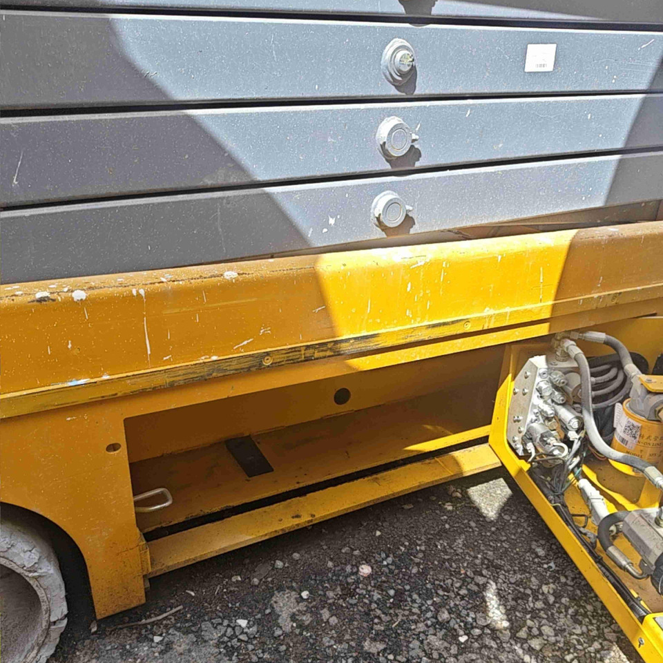 XCMG XG1412HD 14m used scissor lift self-propelled work table - Máy nâng người hình kéo: hình 5 XCMG XG1412HD 14m used scissor lift self-propelled work table - Máy nâng người hình kéo: hình 5