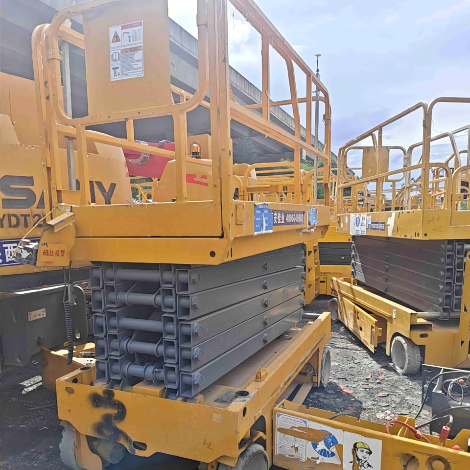 XCMG XG1412HD 14m used scissor lift self-propelled work table - Máy nâng người hình kéo: hình 4 XCMG XG1412HD 14m used scissor lift self-propelled work table - Máy nâng người hình kéo: hình 4